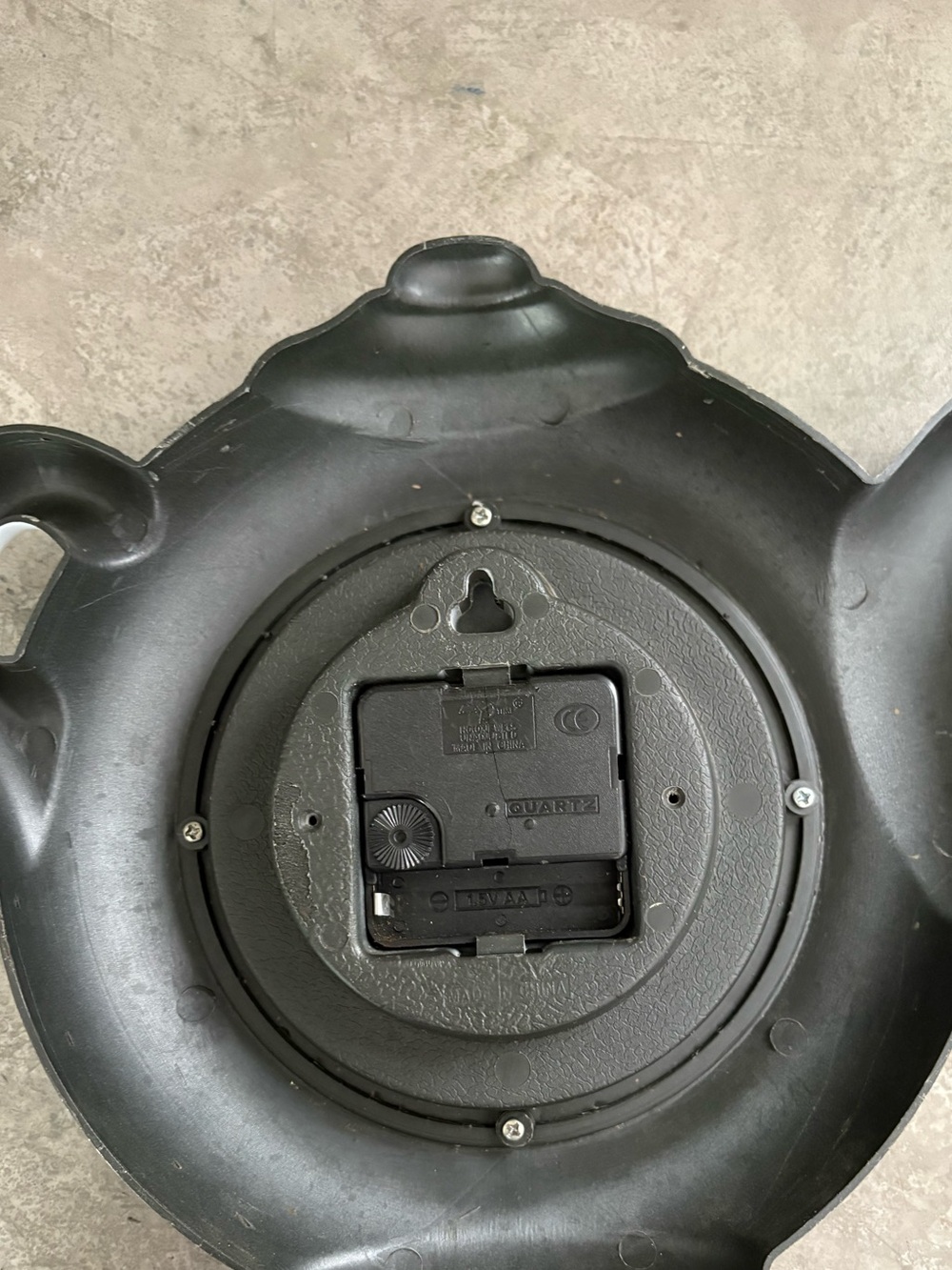 vintage teapot clock styled with a glossy white finish to look like ceramic. - Picture 7 of 10